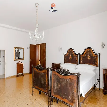 Palazzo Grassi By Vivimy Gallipoli