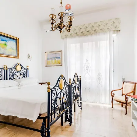 Palazzo Grassi By Vivimy Guest house 3*